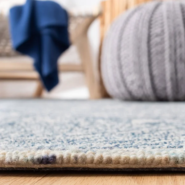 Safavieh Capri Rug Collection CPR207A - Ivory, Blue - 2&-3x22 x 9&