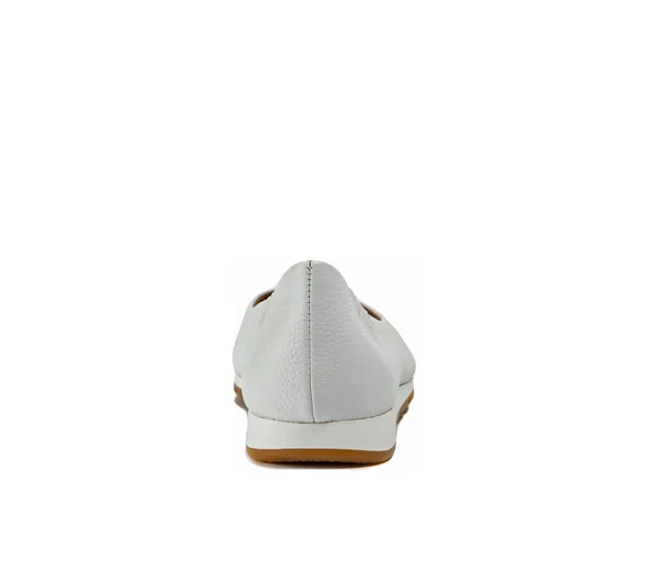Baretraps Women's Bare Traps Prim Ballet Flat, Size: 8.5, White