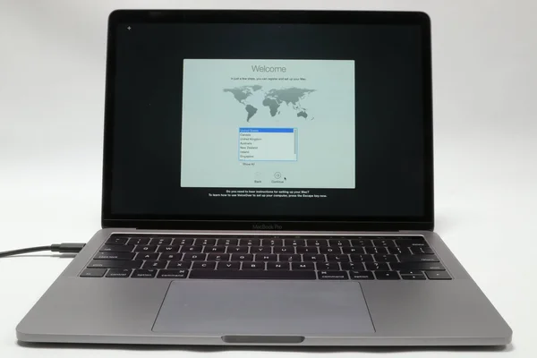 13.3x22 Mid 2017, MacBook Pro, MPXW2LL/A, i5-7267U @ 3.10GHz, 8gb, 512gb SSD Computer Overhauls