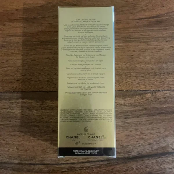 Chanel Ultimate Comfort and Radiance-Revealing Gel-To-Oil Cleanser