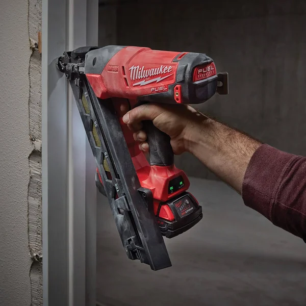 Milwaukee 2743-21CT M18 Fuel 15 Gauge Finish Nailer Kit