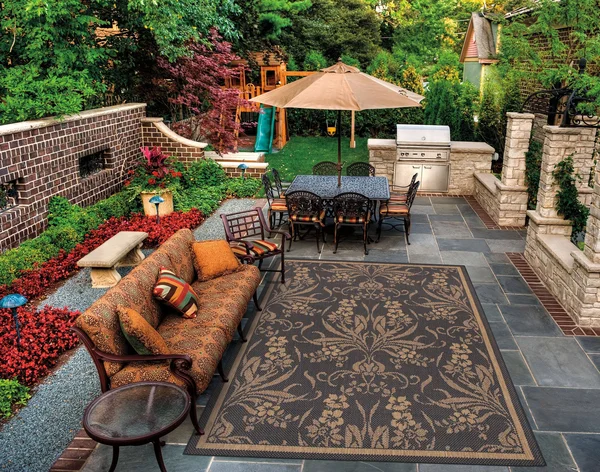 Couristan Recife Garden Cottage Area Rug, 8&6 inch Round, Black-Cocoa