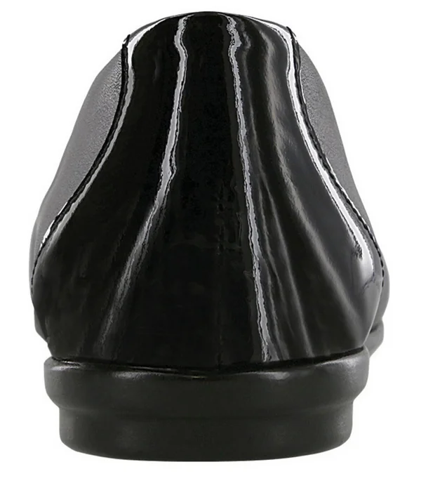 Women's SAS scenic Cap Toe Ballet Flat Black/Black Patent Leather 5 W
