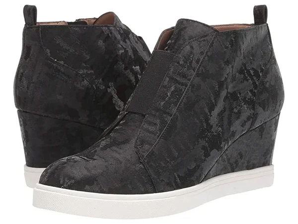 Women's Linea Paolo Felicia III Wedge Sneaker - Size 5.5 M - Black