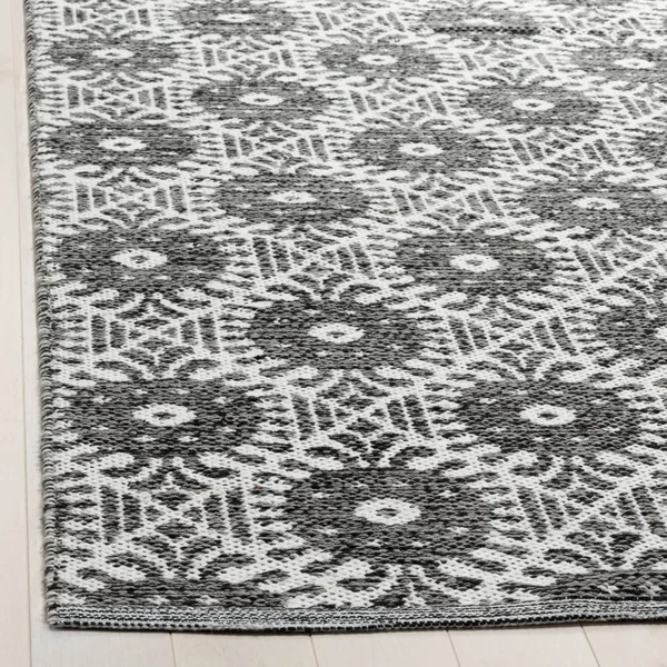Safavieh Montauk MTK612D Area Rug Orange - Ivory 5& x 8& Rectangle