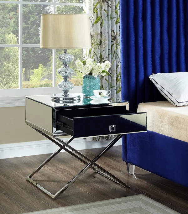 Meridian Furniture Lynn Side Table