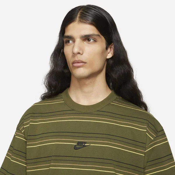 Nike Sportswear Premium Essentials Men's T-Shirt in Green, Size: Xs, DB6531-326
