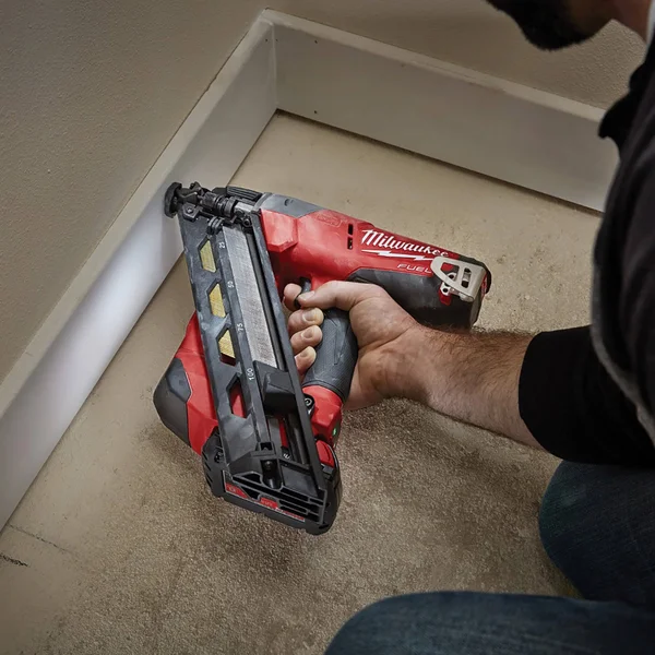 Milwaukee 2743-21CT M18 Fuel 15 Gauge Finish Nailer Kit