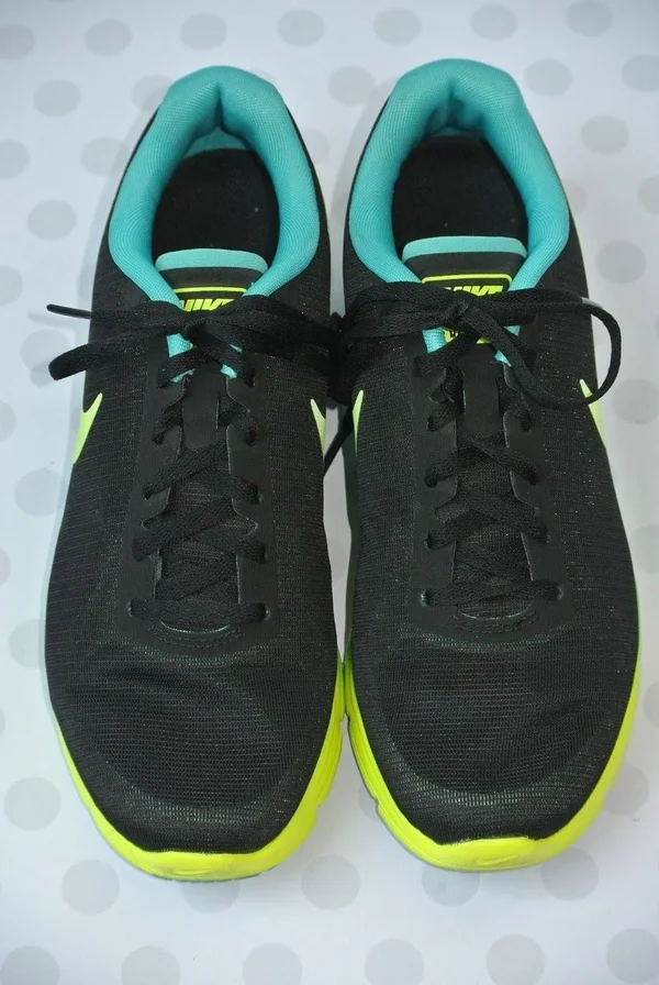 Nike Women's Air Max Sequent Running Shoes (Black Volt) A749533