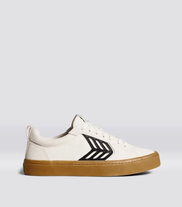 Cariuma Catiba Pro Skate Gum Vintage White Suede and Canvas Black Logo Sneaker - White - 8.5