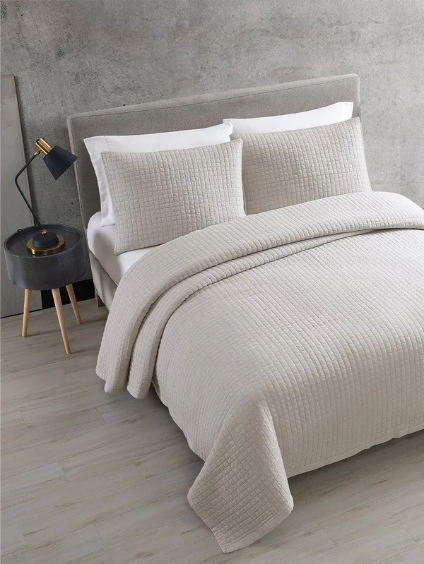 Ed Ellen DeGeneres Sleep Soft Quilt Set, King, Blue