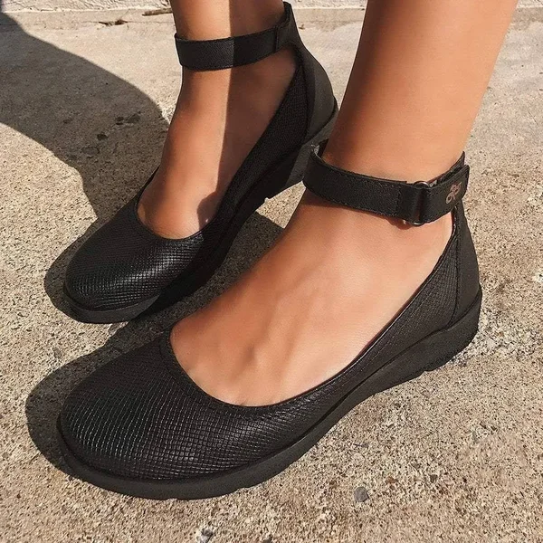 OTBT Women's Scamper Flat, Size: 5.5, Black Leather