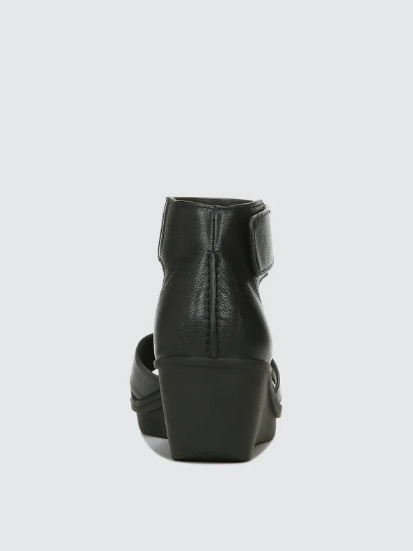 Naturalizer Riviera Wedge Sandal - Black - 5.5 M