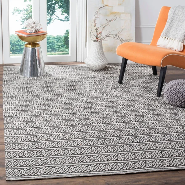 Safavieh Montauk MTK341D 10&0x22 x 14&0x22 Ivory - Black Area Rug