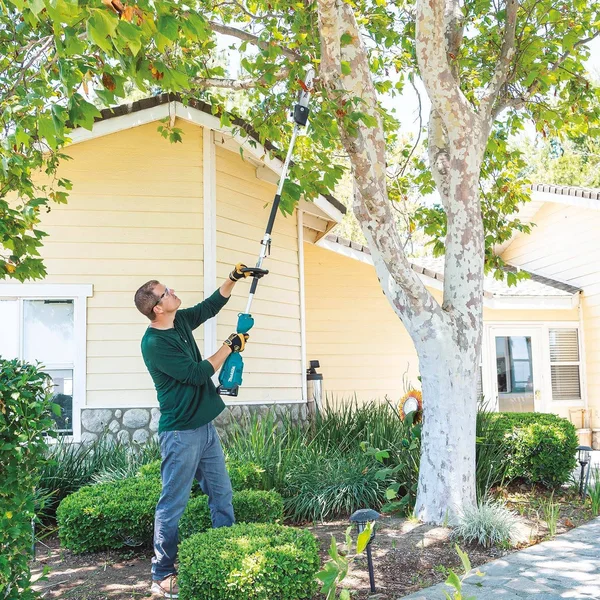 Makita 18V LXT Lithium-Ion Brushless Cordless Couple Shaft Power Head Kit w/String Trimmer & 10 in. Pole Saw Attachments 4.0