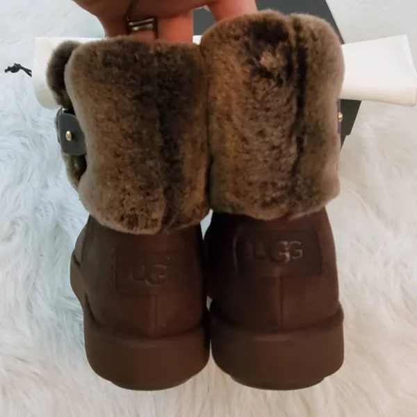 Ugg Women's Classic Berge Mini Suede in Brown, Size 6
