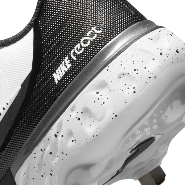 Nike Men's Alpha Huarache Elite 3 Metal Baseball Cleats, White