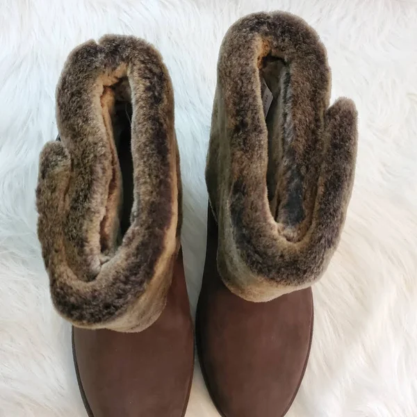 Ugg Women's Classic Berge Mini Suede in Brown, Size 6