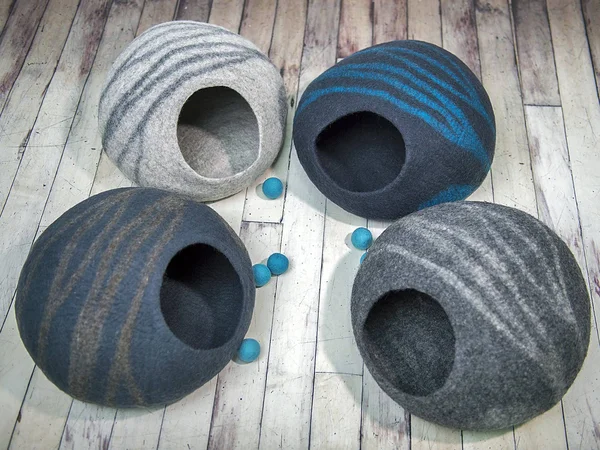MEOWFIA Premium Felt Cat Cave Bed Large - Eco Friendly 100% Merino Wool Bed for