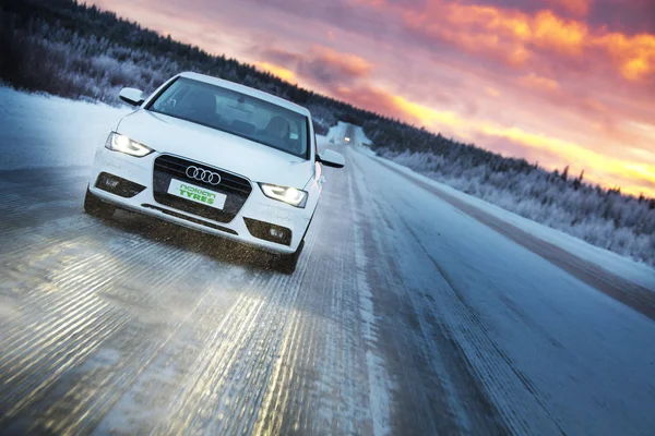 195/60R15 92R XL Nokian Hakkapeliitta R2 Tire