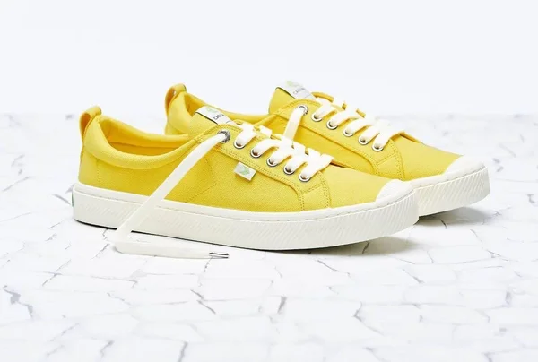 Cariuma Oca Low Yellow Canvas Sneaker Men - Yellow