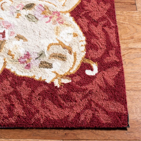 Safavieh Chelsea Ivory/Burgundy 6 ft. x 9 ft. Area Rug