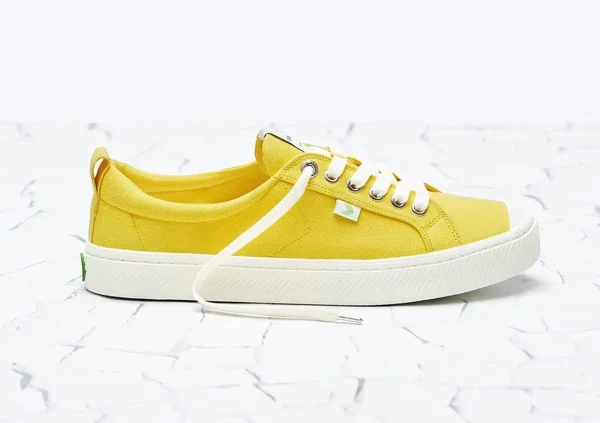 Cariuma Oca Low Yellow Canvas Sneaker Men - Yellow