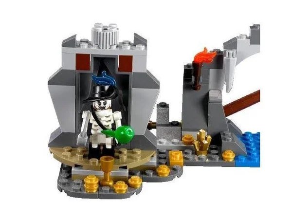 LEGO 4181 Pirates of The Caribbean Isla de Muerta Set