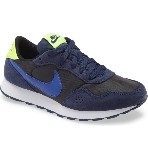 Nike MD Valiant Big Kids& Shoes in Grey, Size: 4Y, CN8558-003