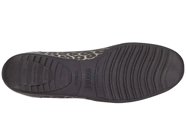 Munro Traveler Leopard, 10.5, M