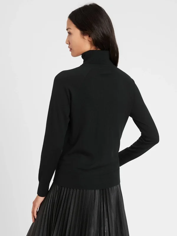 Banana Republic Women's Merino Turtleneck Sweater in Responsible Wool Black Size Xs