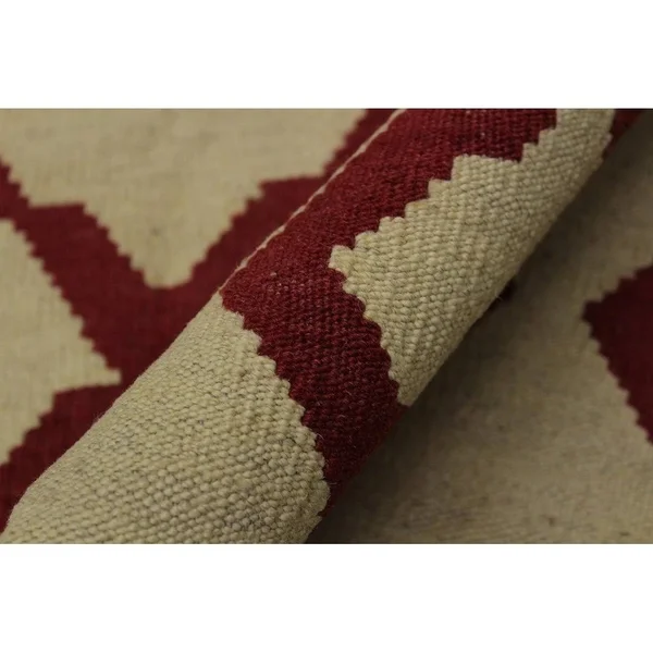 Kilim Anh Ivory/Red Hand-Woven Wool Rug -4'3 x 6'1 - 4 ft. 3 in. x 6 ft. 1 in. - 4 ft. 3 in. x 6 ft. 1 in.
