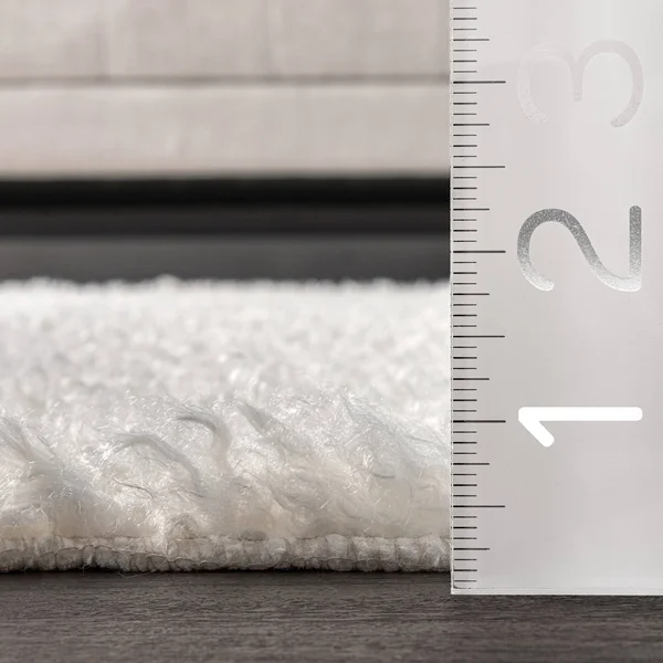 nuLOOM Marlow Machine Washable Soft Shaggy Faux Sheepskin Area Rug - 6& x 9& - White