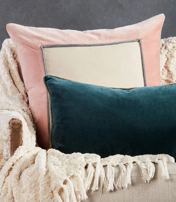 Jaipur Living Lyla Emerson Teal Pillow, Teal, 13x22 x 21x22, Polyester