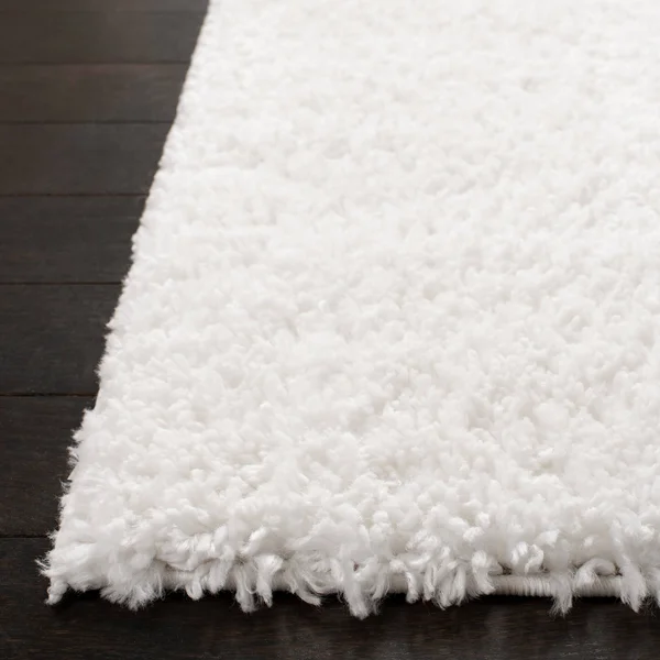Safavieh August Shag AUG900A 6&7x22 x 6&7x22 Round White Area Rug