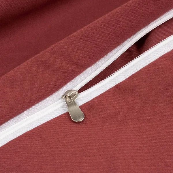 Luxury 4-Piece Pinch Pleat Pintuck Duvet Set - King - Burgundy