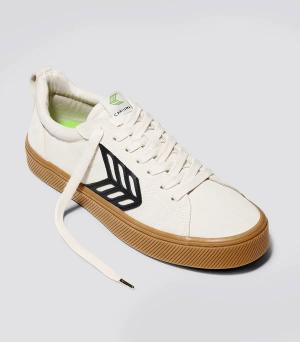 Cariuma Catiba Pro Skate Gum Vintage White Suede and Canvas Black Logo Sneaker - White - 8.5