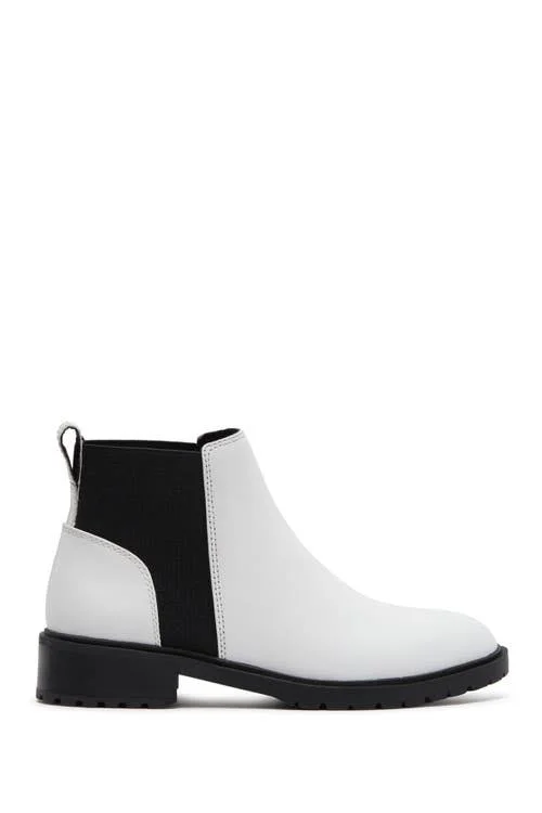 Steve Madden Buzzing Ankle Boot, Size 9.5 - White Leather at Nordstrom Rack