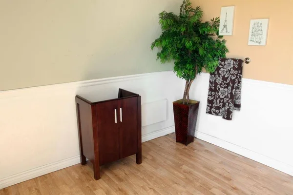 Bellaterra Home 24-in Walnut Single Sink Bathroom Vanity with Vitreous China Vitreous China Top in Brown, 804381