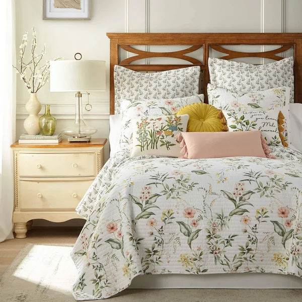 Levtex Home Viviana Quilt Set and Shams, White, Twin