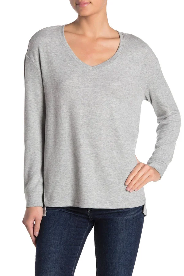 Cupcakes and Cashmere Gazella Ultra Soft V-Neck Sweater Women's : MD